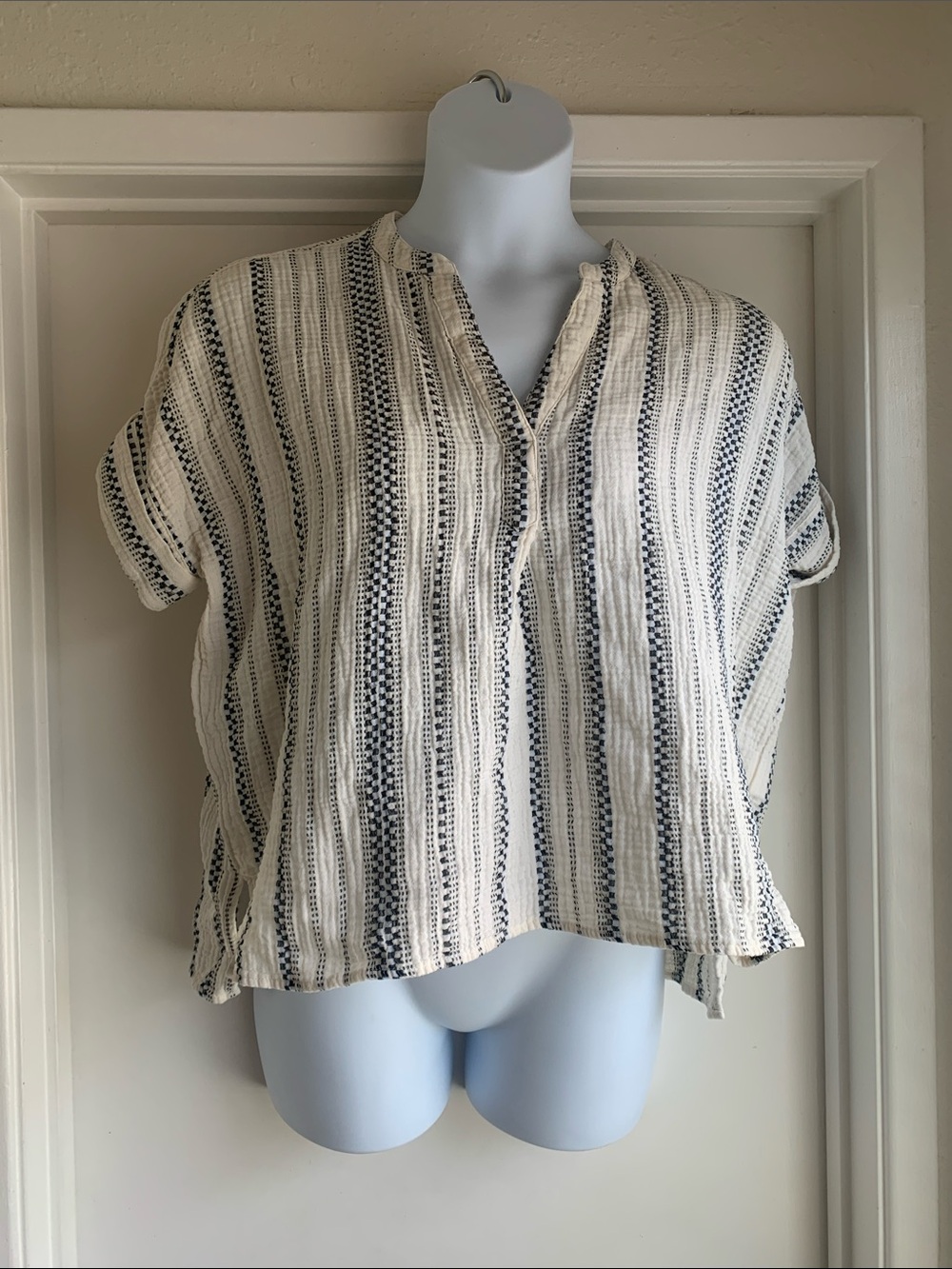 Madewell Women's V-Neck Cream & Black Stitch Pattern Top Size L